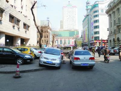 哈尔滨商圈停车难 根在停车场变卖场