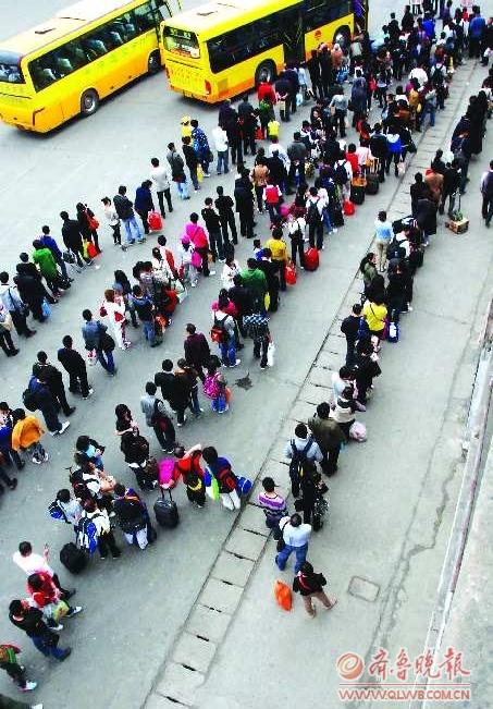 济宁两汽车站三天发送旅客突破十万人次