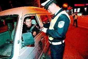 烟台交警严查酒驾 一天查处70名酒司机