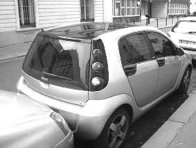 城市车位难求 路边抢车位有技巧