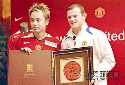 李克勤曾赴曼联拍婚纱 斥莫耶斯愧对弗格森(图)