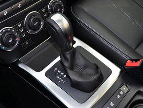 路虎 2.2T 自动 挂档把手特写