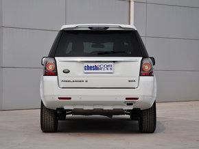 路虎 2.2T 自动 车辆正后方尾部视角