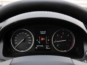 路虎 2.2T 自动 方向盘后方仪表盘