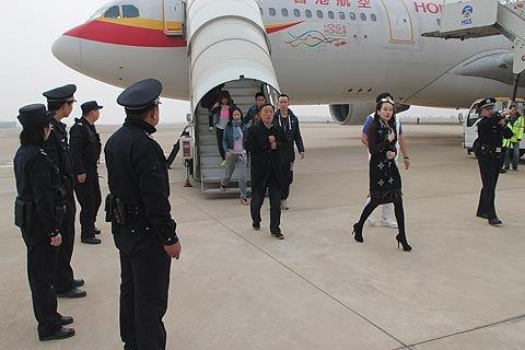 北京飞香港客机备降武汉 警方通报系虚假炸弹