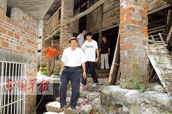 河池高中校长莫振高辞世 4600名在校学生熄灯默哀