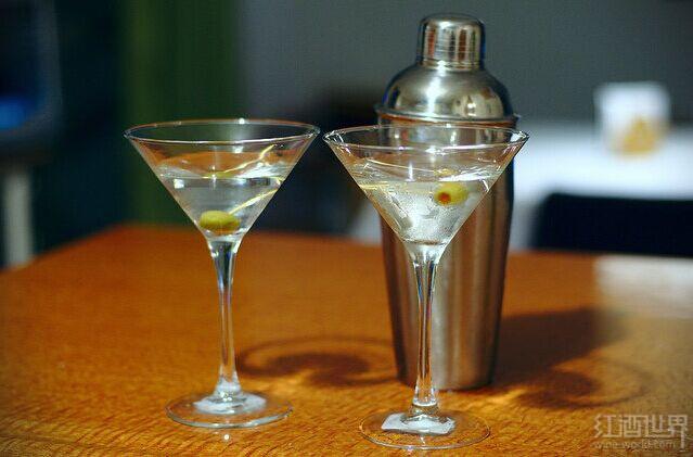 30岁前应学会制作这8种鸡尾酒