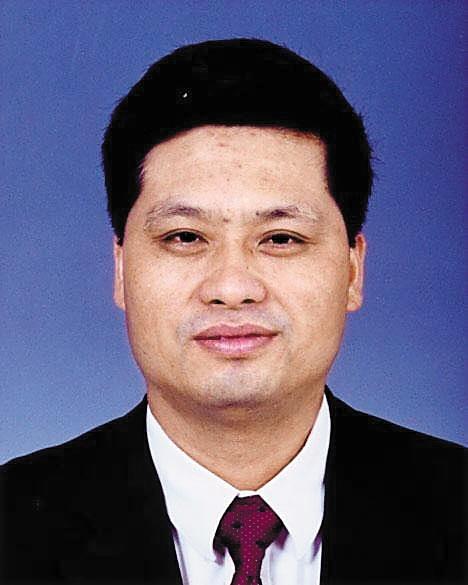 省人大常委会主任黄龙云主持会议.