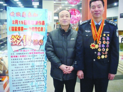 ���ҷ�50��С͵д�����ؼ���С͵�ഩ�˶�Ь