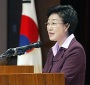 <p>韩国前总理</p> </p>韩明淑<p> <p>她是韩国首位女总理，致力于女性运动和民主化进程，用“温柔力量”为男权至上的韩国带来不少改变。</p>