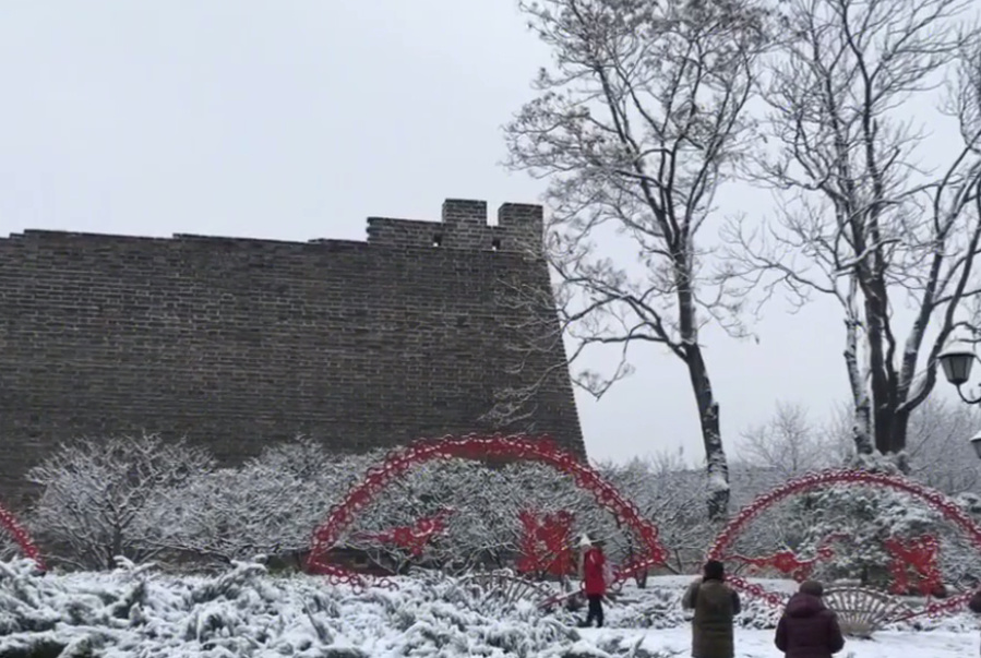 雪后银装素裹，北京城内明城墙分外妖娆