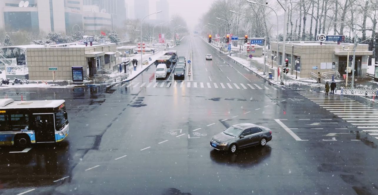 北京今年第一场大雪后，道路干净整洁