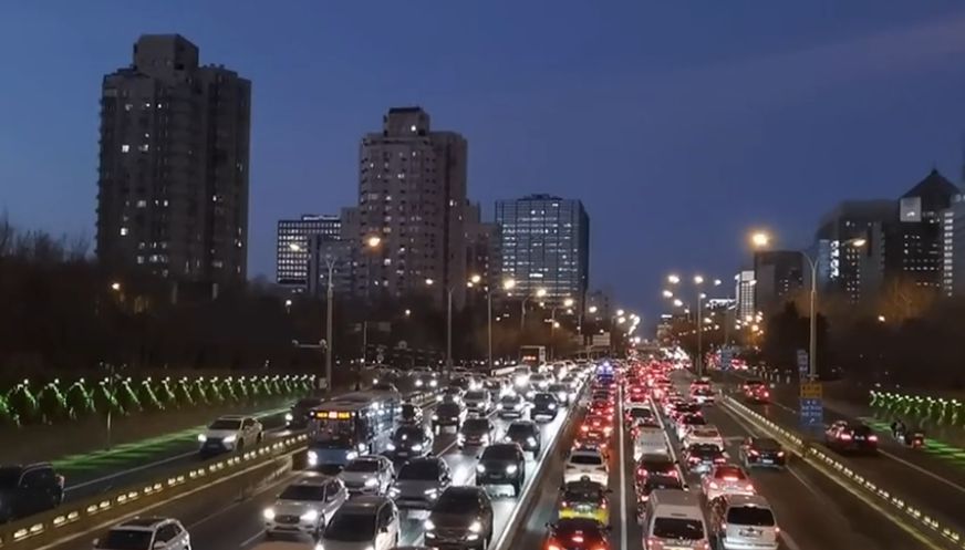 这里是北京——往事在城墙上刻着记号，天圆地方到今天才最美
