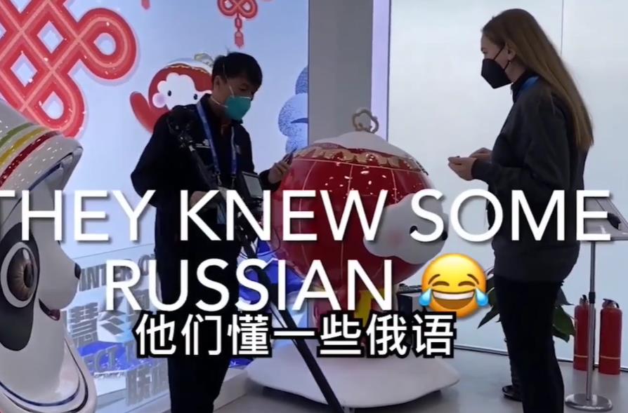国外美女前往北京参观冬奥高兴坏了，直言：科技感最强的一次冬奥