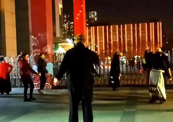 北京红领巾公园：看看大爷大妈们跳的什么舞？