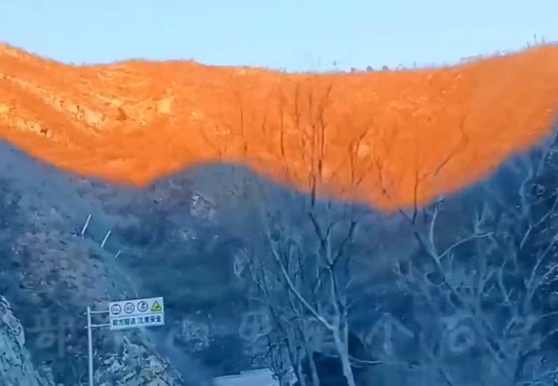 走进北京西部深山，有个石头村房子屋顶石头墙