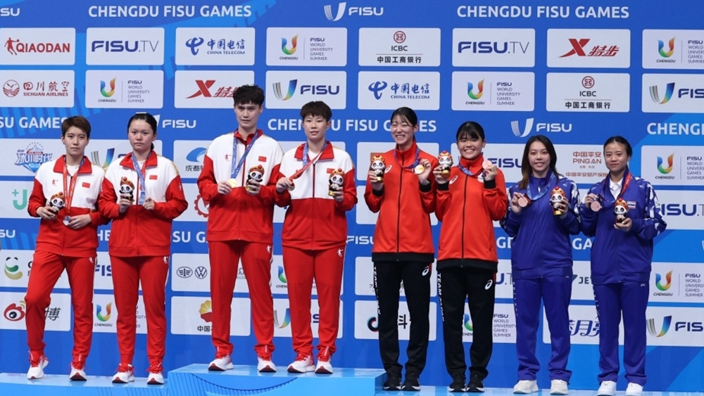 中国队包揽羽毛球女子双打冠亚军