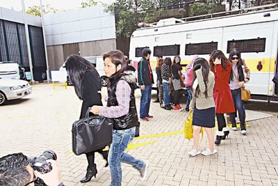 港黑帮勾结旅行社操控卖淫活动月收入达300万元