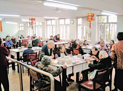香港长者被虐情况趋严重 敬老院内求助个案激