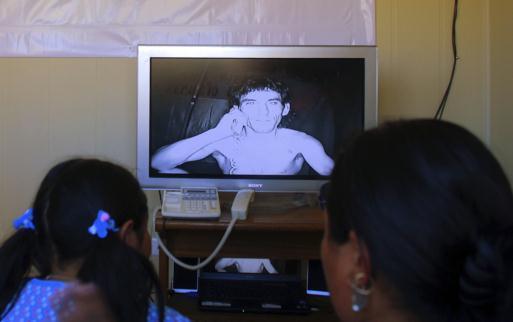 智利被困矿工在700米井下收看足球赛直播(图)