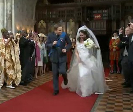 英王室大婚遭恶搞 山寨婚礼视频受哈里王子热