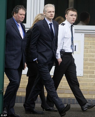 澳大利亚为维基解密网站创始人阿桑奇颁发和平