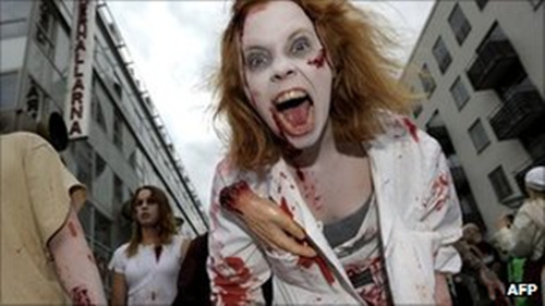 恐怖片场发生事故 众 僵尸 受伤吓傻医护人员-