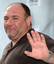 美国知名演员甘多菲尼去世曾出演《黑道家族》