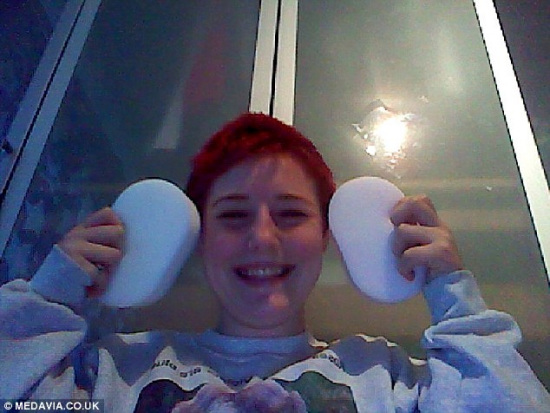 英国19岁女孩吃海绵上瘾曾从胃中取出大海绵球