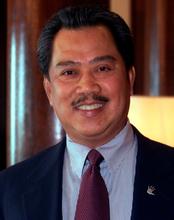 大马副总理聆听搜救汇报时遇地震称当时很害怕