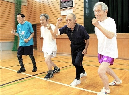 超励志:四兄弟同台竞技短跑平均年龄92岁(图)