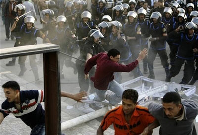 埃及物价上涨多个地区骚乱