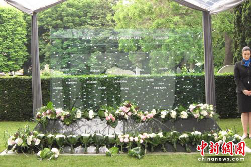 中国驻法大使孔泉出席法航AF447航班空难纪念