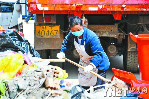 芦山村庄物资供应陷混乱个别村民物资“够开超市”