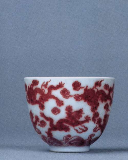 龙纹“釉里红”瓷器(图)