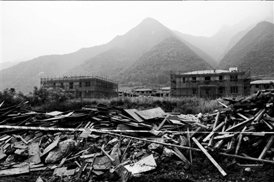 秦岭北麓:拆了别墅还建别墅