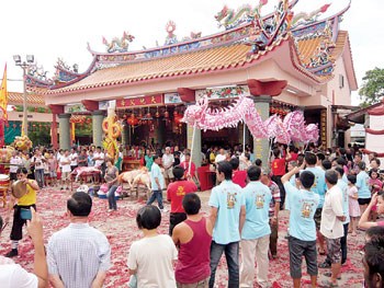 马来西亚一华人庙宇耗资85万令吉重修落成(图)