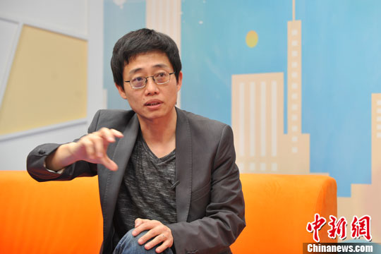 黄西:美国人把幽默当习惯中国人重视师承