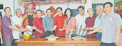 ����������ί����ϯ������Ӧ�������µ����Լ���