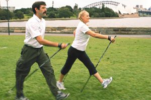 风靡欧美的最新健身运动:北欧式健走(图)