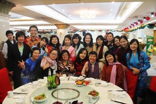 大马华文教师青岛培训班结业 正音学习显成效