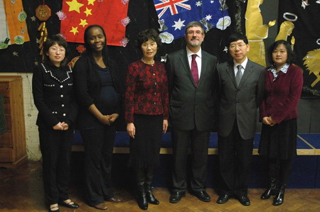 中国驻英使馆阳光学校校长走访伦敦圣玛丽小学