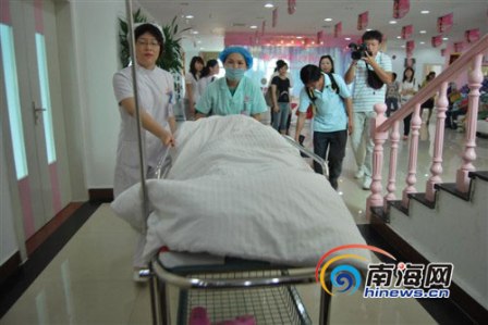 石女遭男友催婚有苦难言 医院助其圆梦-健康