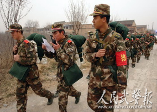 武警咸阳支队新兵拉练行军百里士气高图