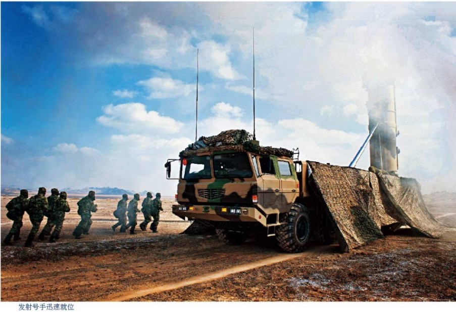 中国二炮机动型中程战略导弹部队罕见曝光_总