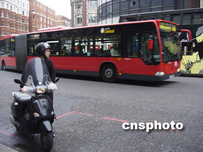 组图:伦敦街头的公交车与特色观光大巴