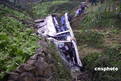 肇事车辆是一辆由重庆垫江县开往涪陵区的