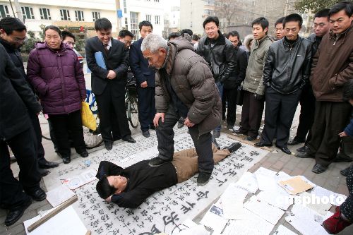 还是<em>踩踏</em>(主要<em>肚子</em>)