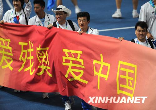 ͼ���а±�Ļʽ�����˶�Ա�׷�������л���