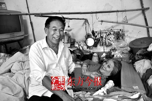 河南一男子照料瘫痪妻30年 为妻洗尿布10万斤